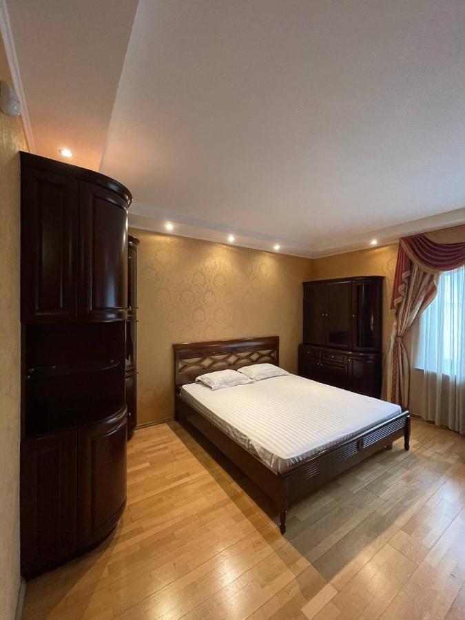 One Bedroom Kreschatik Str 4 Kiev Esterno foto
