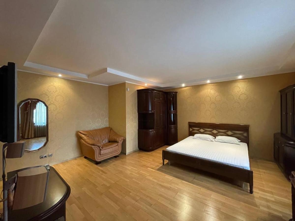 One Bedroom Kreschatik Str 4 Kiev Esterno foto