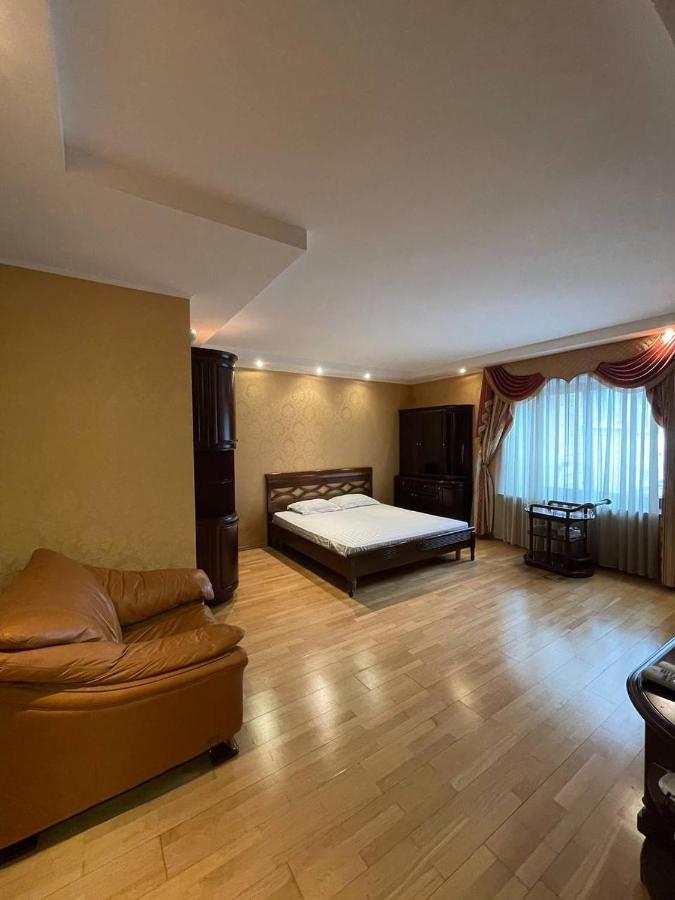 One Bedroom Kreschatik Str 4 Kiev Esterno foto