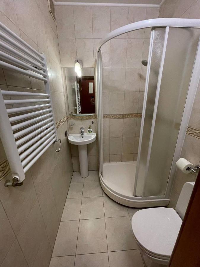 One Bedroom Kreschatik Str 4 Kiev Esterno foto